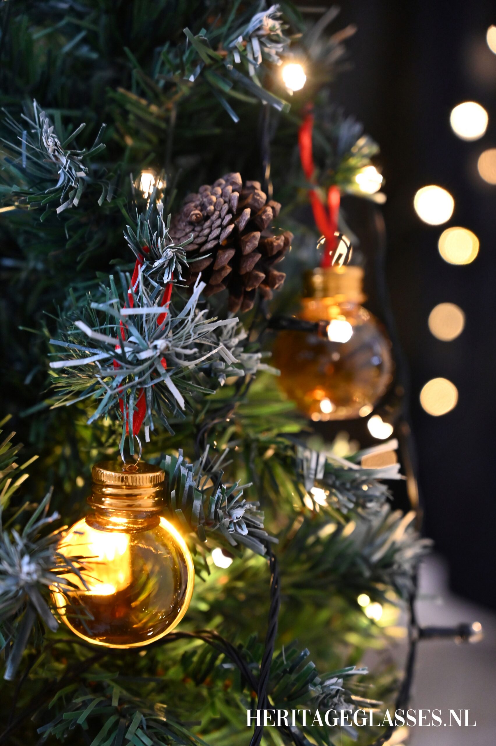 Boozy Baubles – 6 Fillable Christmas Baubles (6 x 50 ml) - Image 3